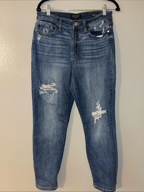Judy Blue Distressed Boyfriend Jeans in Blue Wash